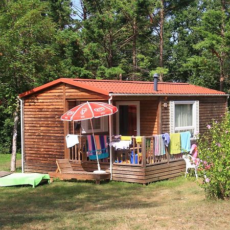 Gasthaus Camping Fontaine Du Roc Devillac Exterior foto