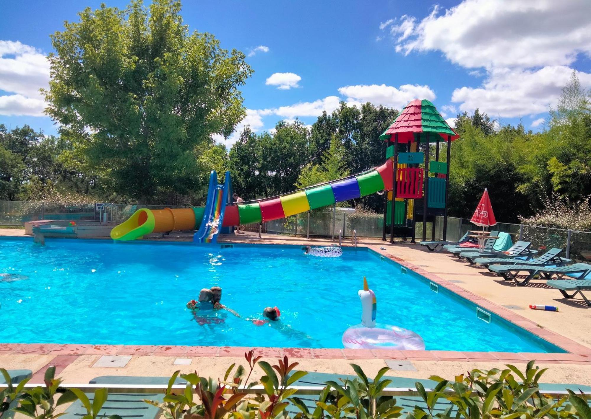 Gasthaus Camping Fontaine Du Roc Devillac Exterior foto