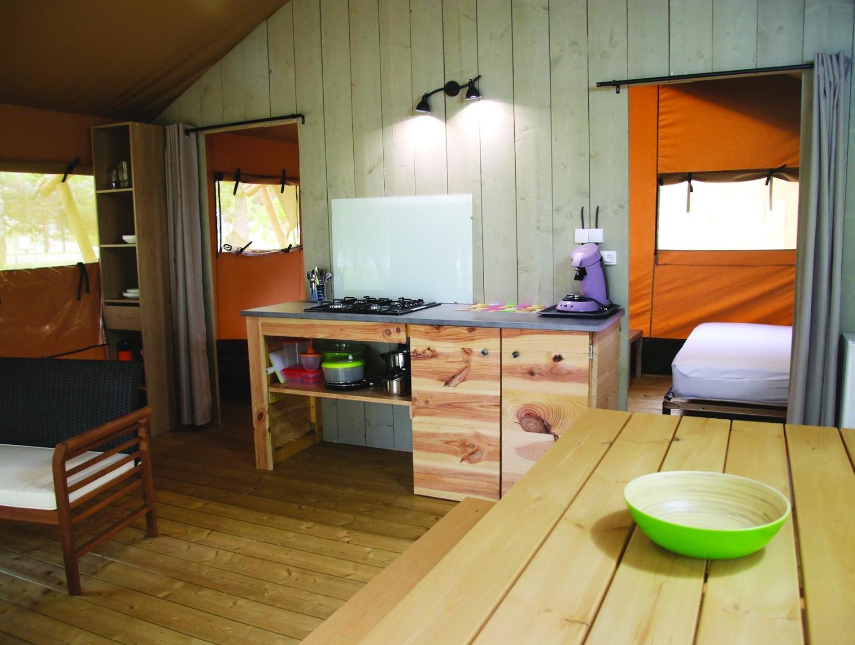 Gasthaus Camping Fontaine Du Roc Devillac Exterior foto